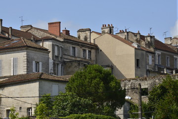Obraz na płótnie Canvas Façades arrières de vieilles bâtisses vers la ville haute d'Angoulême
