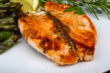 Grilled salmon with green beans