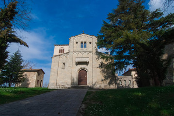 Fototapeta na wymiar chiesa di rocca malatina appennino modenese