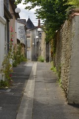 Ruelle avec rétrécissement vers le bout à Angoulême
