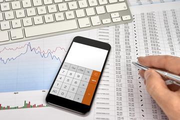 Smartphone Kalkulation, copy space weiss