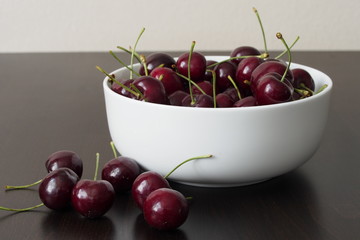 Kirschen in einer Schale