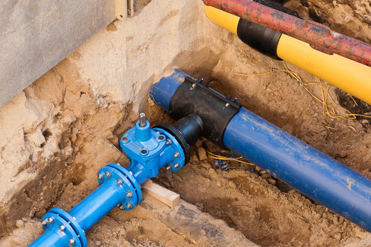 Neue PE-Rohre f&uuml;r Gas und Wasser werden verlegt