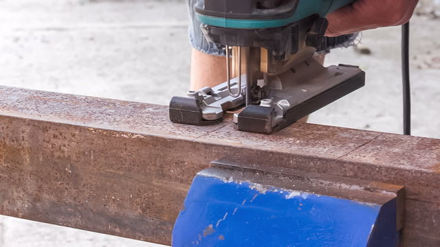 cutting metal workpiece 
