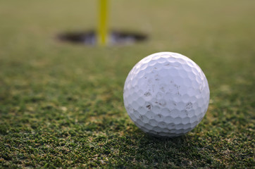 Short put - golf ball lying close to hole