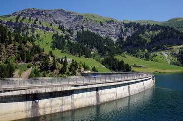 Fototapeta na wymiar barrage de saint guérin-savoie