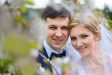 Portrait of bride and groom in the spring bloom