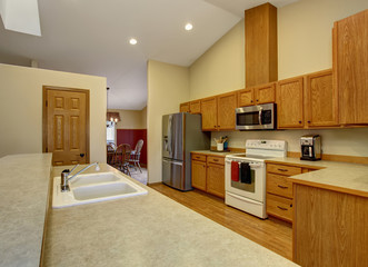 Traditional style kitchen with dish washer.