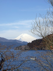 冬晴れの富士山と芦ノ湖