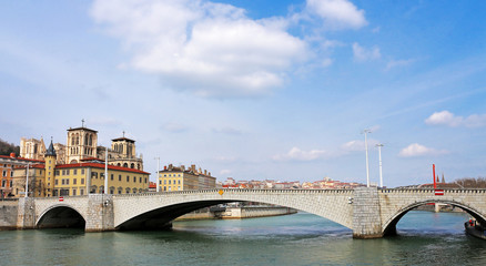 Fototapeta premium Lyon - Pont Bonaparte et Cathédrale Saint-Jean