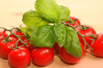 Tomaten und Basilikum