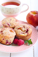 Peach melba cakes