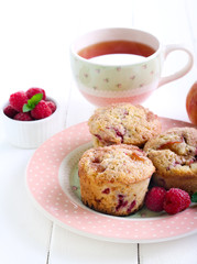 Peach melba cakes
