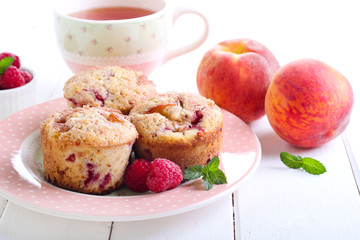 Peach melba cakes