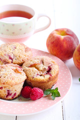 Peach melba cakes