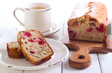 Banana and raspberry cake
