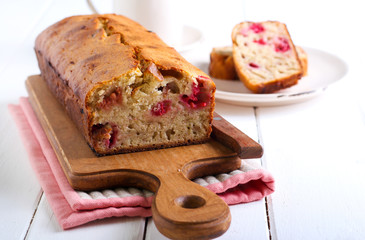 Banana and raspberry cake