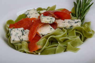 Pasta with salmon and blue cheese