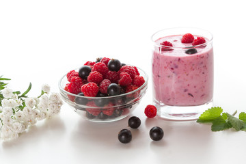 Yogurt with raspberries