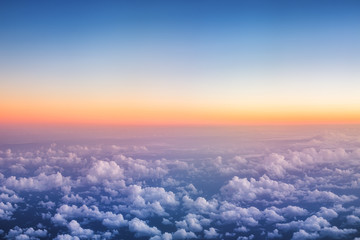 Au-dessus des nuages Photo de nuages gonflés