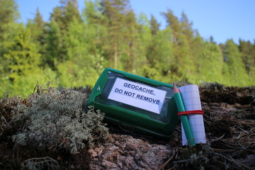 Geocaching and geocache box © Lasse Hendriks