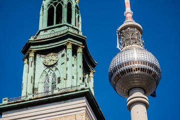 Fototapeta na wymiar impressions of berlins city centre on a sunny day