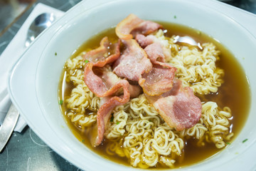 Noodles with fried bacon