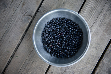 Fototapeta na wymiar bowl with blueberries