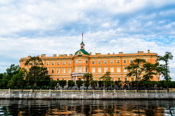 Fototapeta premium Mikhailovsky castle on the bank of river Fontanka