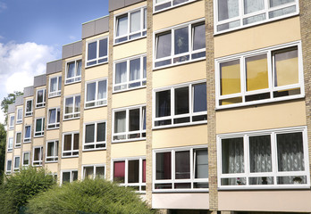 Fassade eines modernen Wohngebäudes in Hamburg, Deutschland