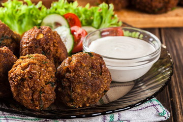 Chickpea falafel balls with vegetables