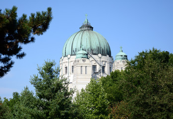 Fototapeta na wymiar Luegerkirche auf dem Zentralfriedhof, Wien