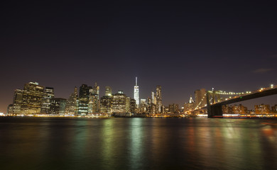 Naklejka premium Manhattan, Nowy Jork w nocy