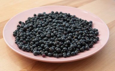 blueberries in a wooden bowl