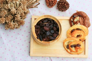 Raisin bread
