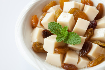 pudding raisin white background