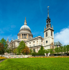Fototapeta na wymiar London, St. Paul's Cathedral in Spring