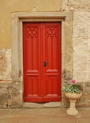 Fototapeta na wymiar Red entrance door