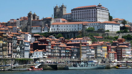 Fototapeta na wymiar Porto City From The Duoro