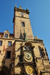 Староместская башня с часами Орлой на главной площади Праги