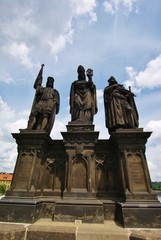 Fototapeta na wymiar Скульптуры святых Норберта Вацлава и Сигизмунда на Карловом мосту в Праге
