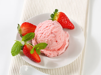 Strawberry ice cream