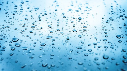 Wassertropfen am Fenster