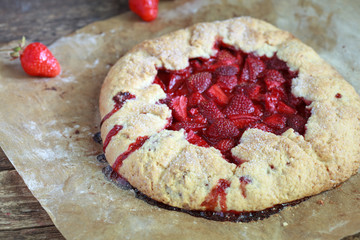 Simple crusty pie of short pastry with fresh strawberries 
