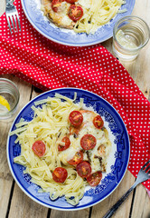 Chicken breasts with cherry tomatoes, mozzarella and pasta