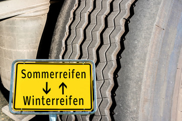 Ortseingangsschild Winterreifen