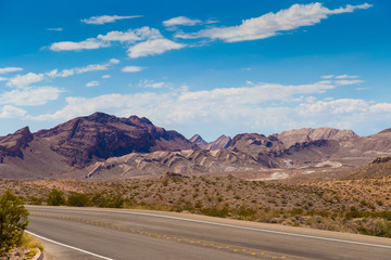 Fototapeta premium Highway in Valley of Fire State Park, South Nevada