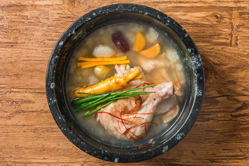 参鶏湯　韓国料理　samgyetang chicken ginseng soup Korean