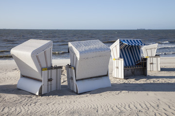 Fototapeta na wymiar Strandkörbe am Strand von Wangerooge