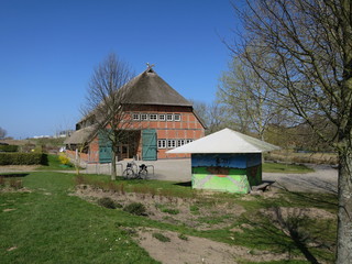Fototapeta na wymiar Bauernscheune im Bürgerpark